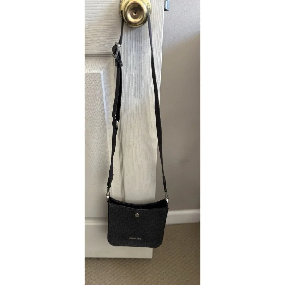 Michael Kors Briley Small Messenger Shoulder Bag Black with Silver Hardware EUC